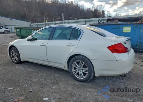 2015 Infiniti Q40 z USA, uszkodzony, nr VIN JN1CV6AR2FM650810